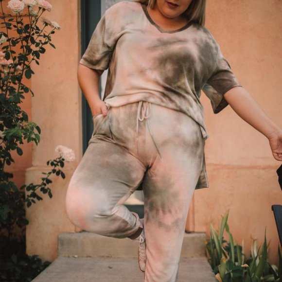 Forgotten Dreams Tie Dye Joggers In Taupe - Picture 2 of 5